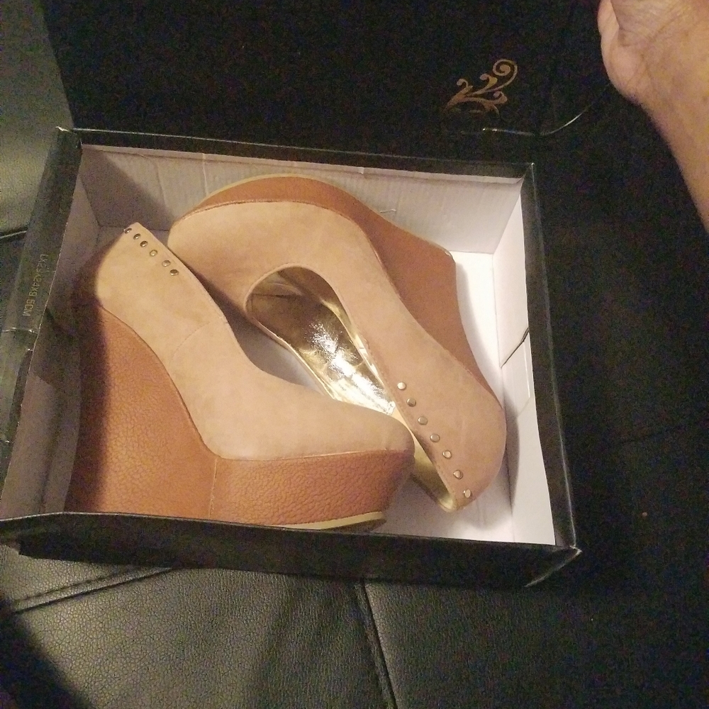 Wedge heels